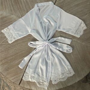 White Silk & Lace Flower 🌼 Girl Robe